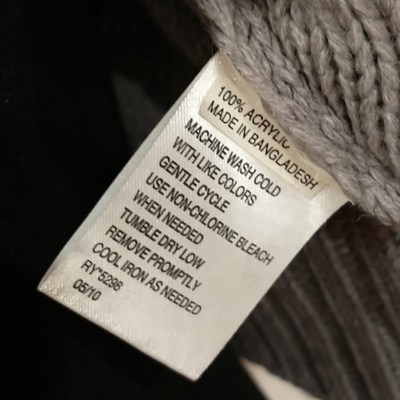 H & M Cable Knit Crop Sweater - Picture 8 of 8